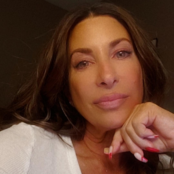 Meet your Posher, Lisa - Picture 3 of 3